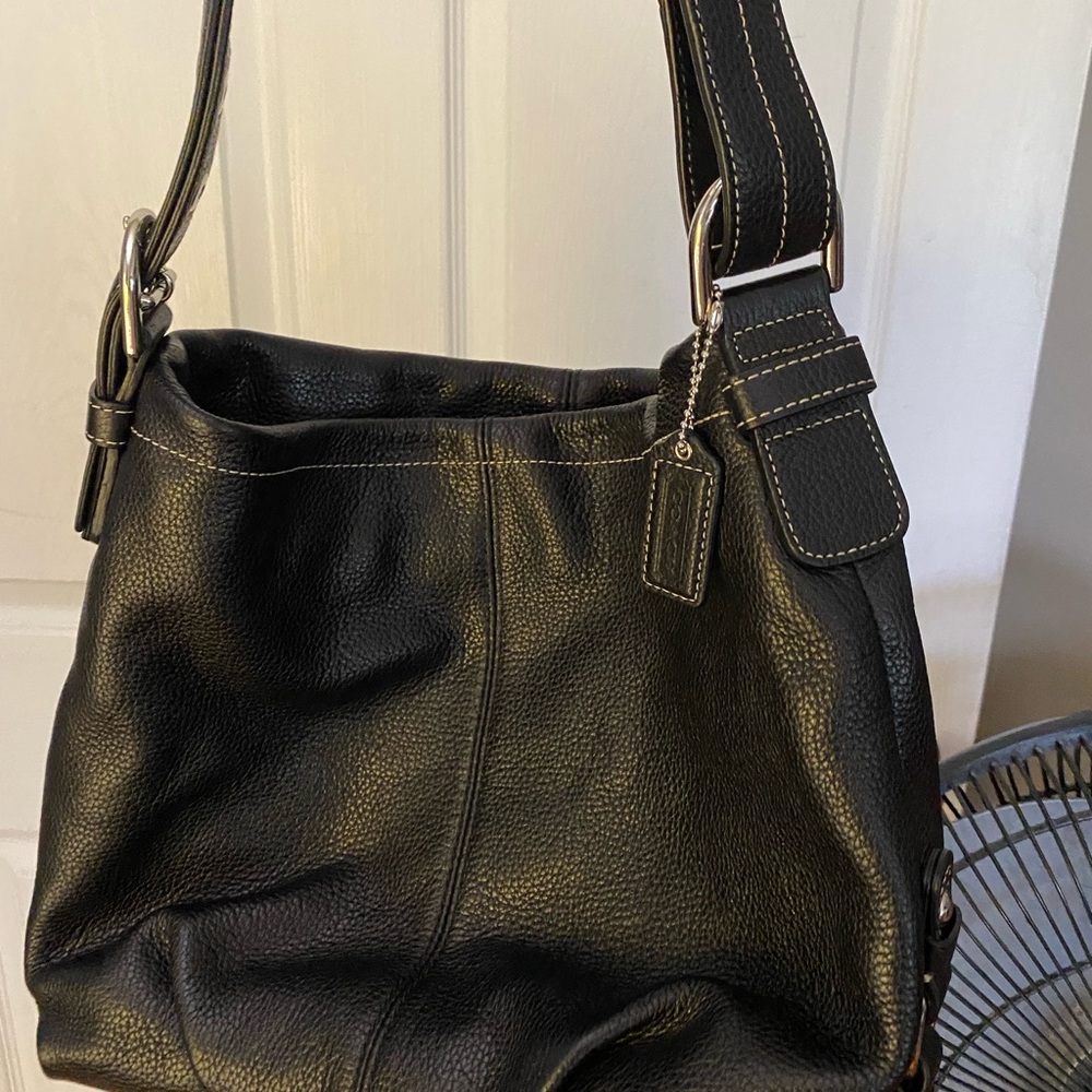 Coach Black Leather Over The Shoulder Bag Gem